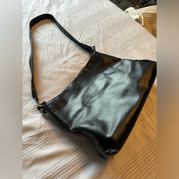 Matt&Nat vegan bag. Great condition. Super roomy - Picture 2 of 4